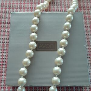 Avon 18" Pearlustre Necklace